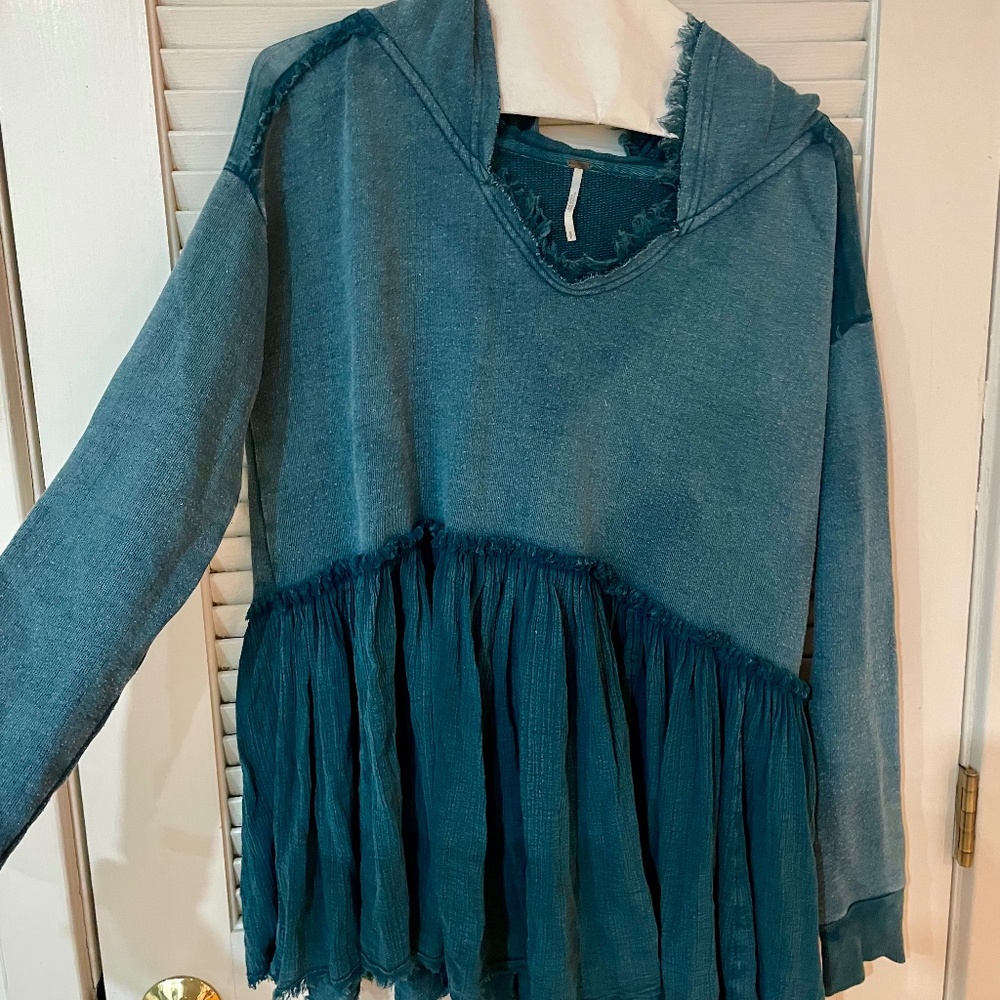 Free People Sweatshirt - Picture 1 of 2